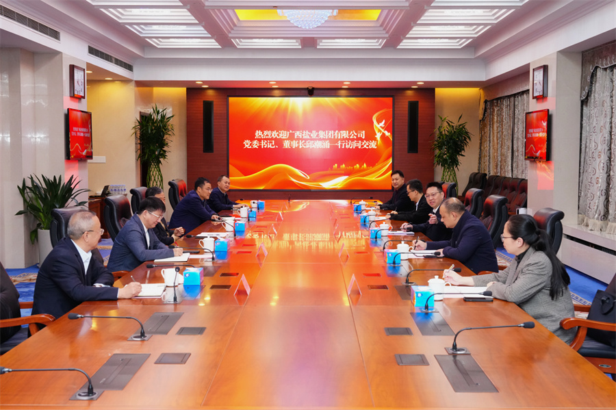 邱潮涌拜访中国尊龙凯时集团党委书记、董事长李耀强